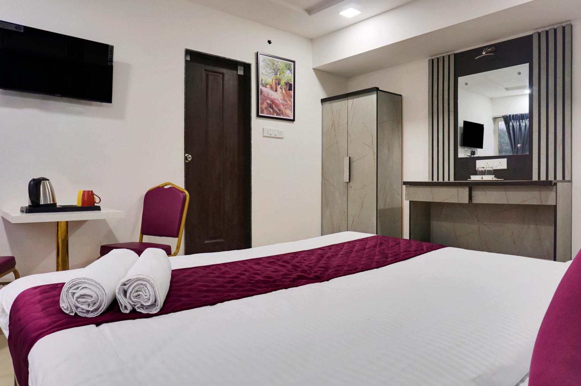 Hotel Orchard Park ปูเน่ ภายนอก รูปภาพ