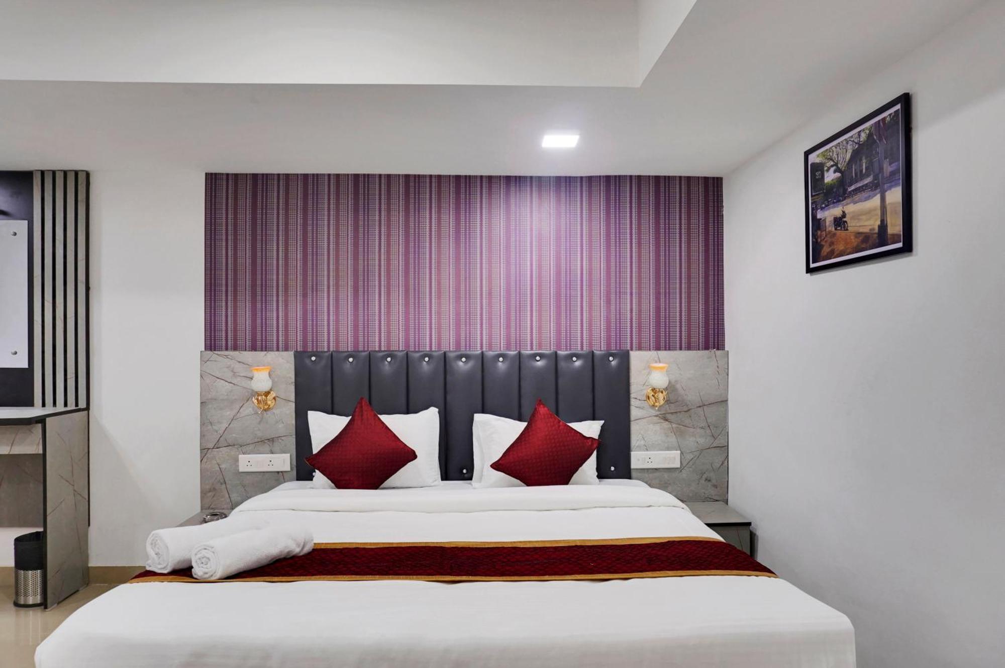 Hotel Orchard Park ปูเน่ ภายนอก รูปภาพ