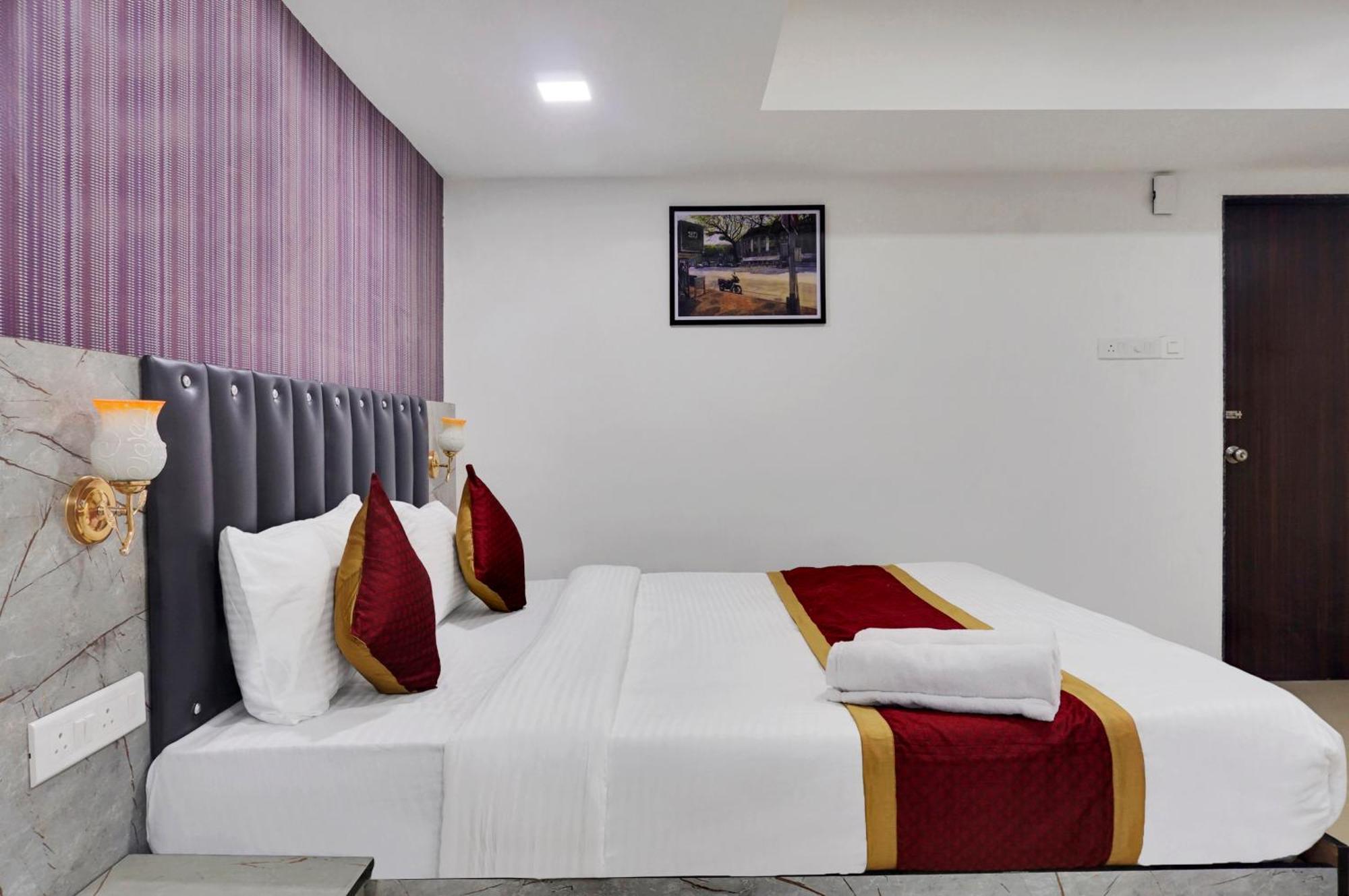 Hotel Orchard Park ปูเน่ ภายนอก รูปภาพ