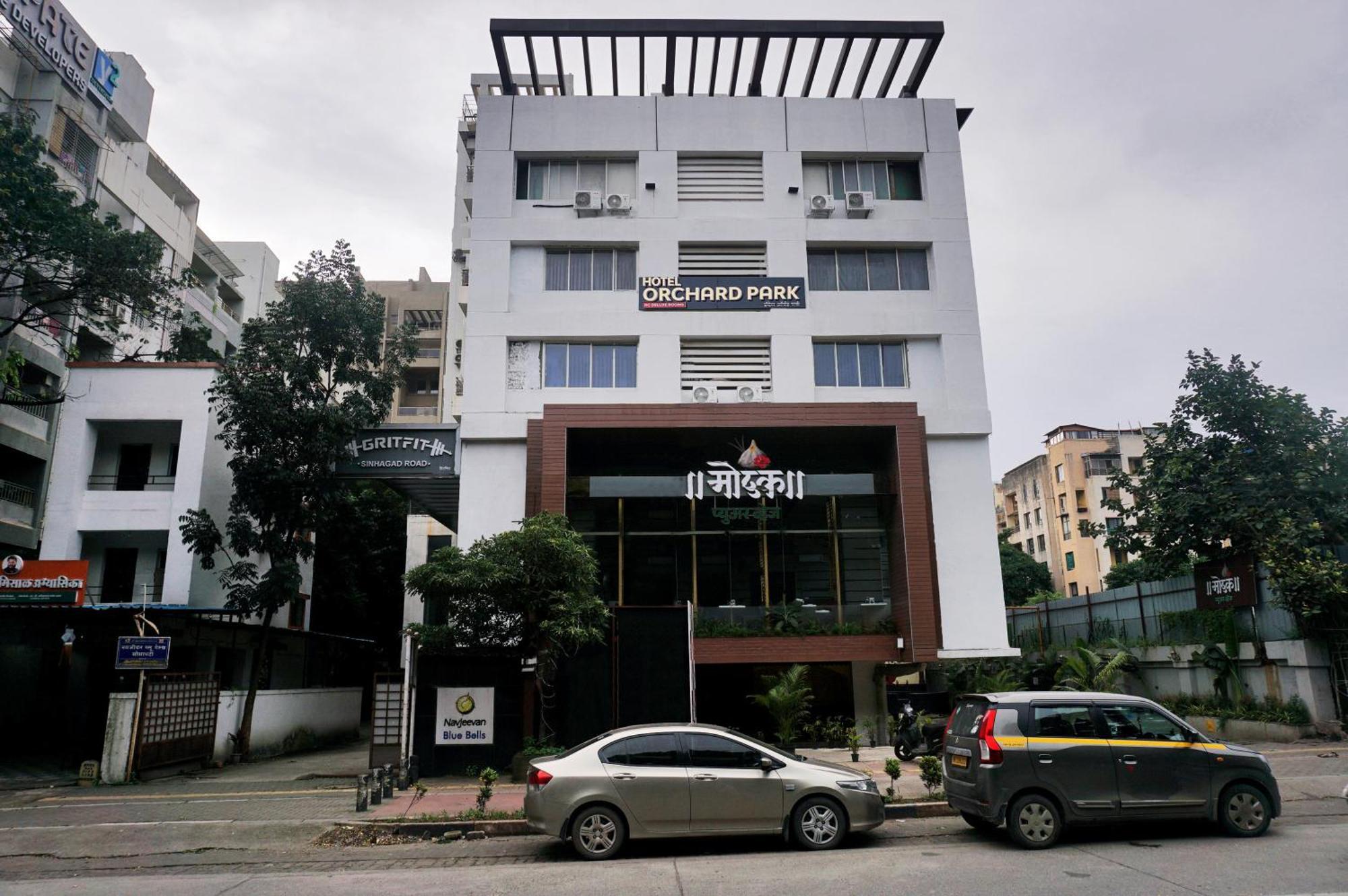 Hotel Orchard Park ปูเน่ ภายนอก รูปภาพ
