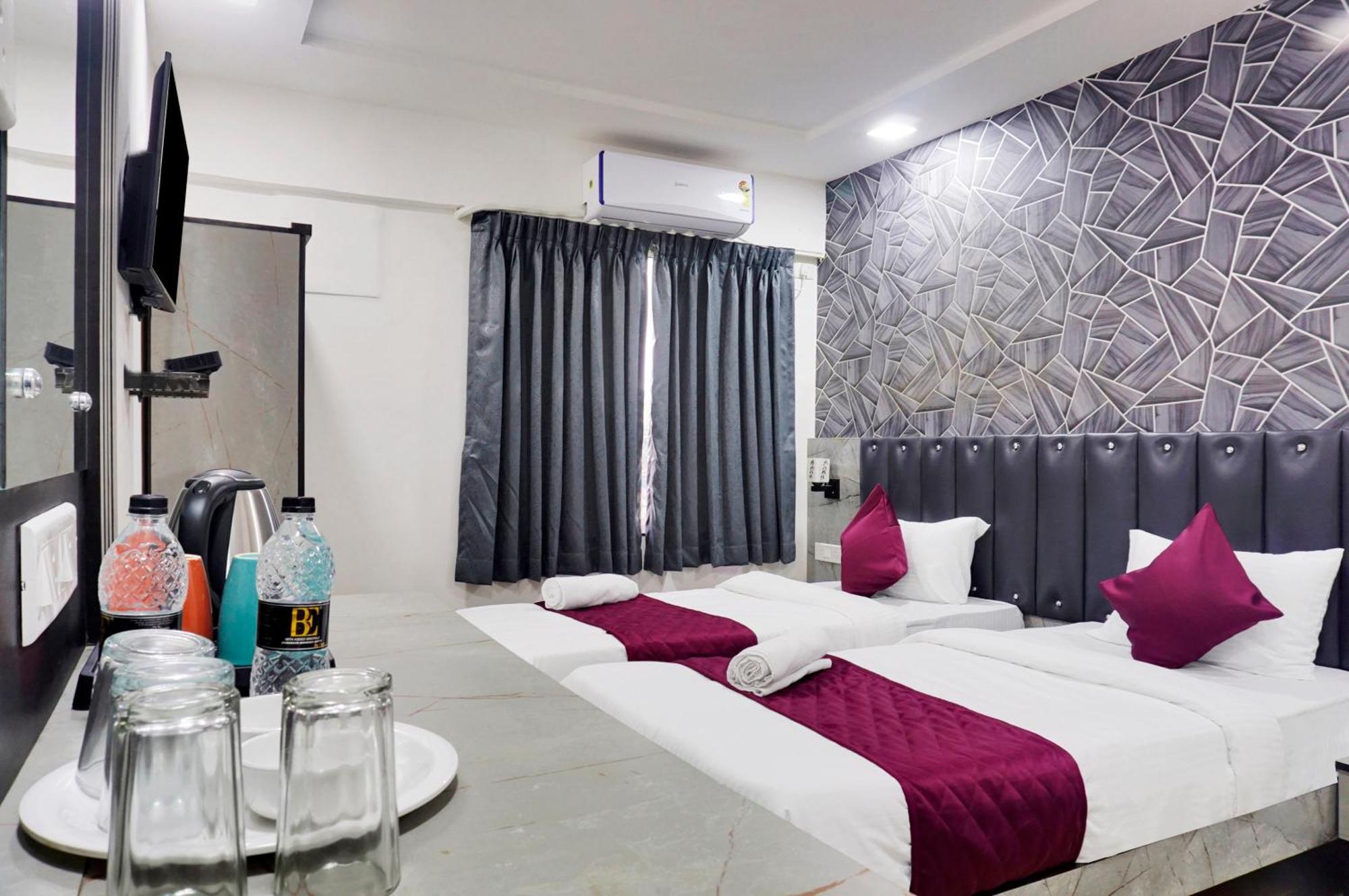Hotel Orchard Park ปูเน่ ภายนอก รูปภาพ